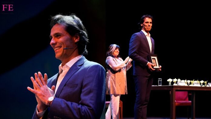 Igor Yebra, bailarín y coreógrafo bilbaíno, durante el acto en el que fue declarado Ciudadano Ilustre de Montevideo